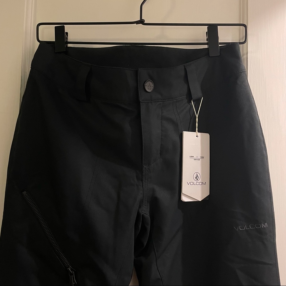 Brand new Volcom snow pants!